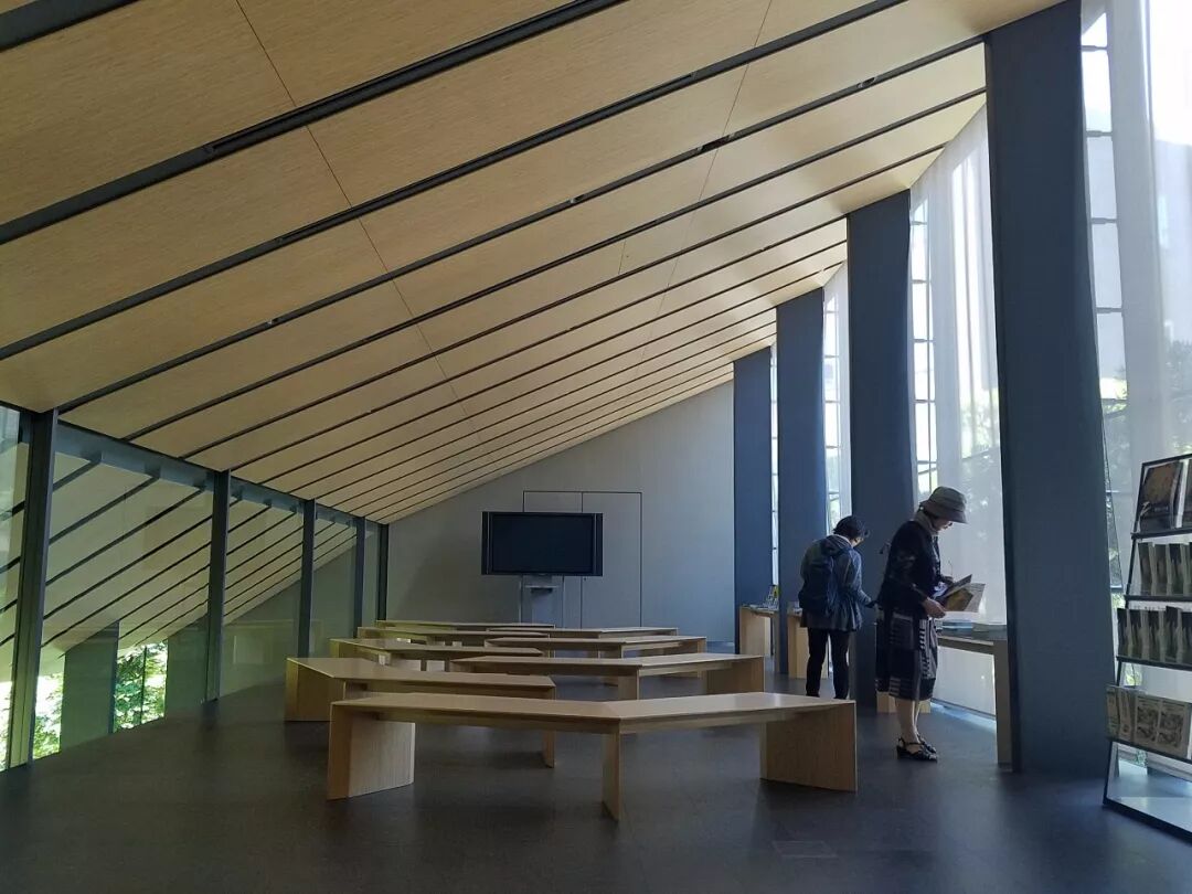一连两天游走在东京建筑设计中:黑川纪章新国立美术馆,隈研吾根津