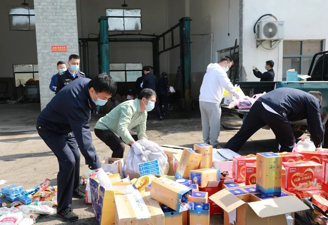 打假治劣315弋阳县市场监管局开展集中销毁收缴假冒伪劣商品行动