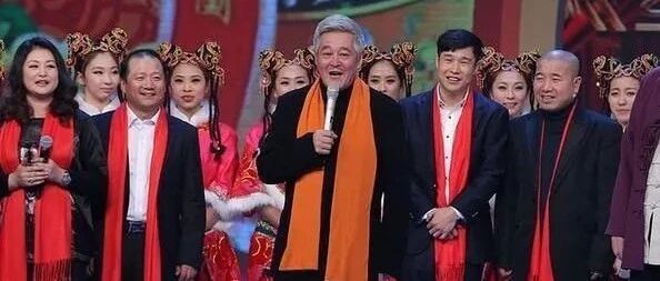 赵本山在北京的刘老根大舞台正式停业！卡车上放满了要搬走的物品