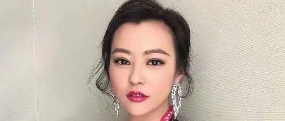 秦海璐拿下飞天奖毫无说服力！论演技和实力，她哪里比得过郝蕾