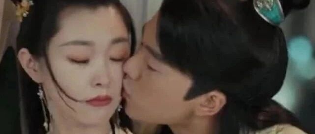 郭麒麟遭网友诟病！与宋轶拍吻戏不认真，故意用借位的方式躲避