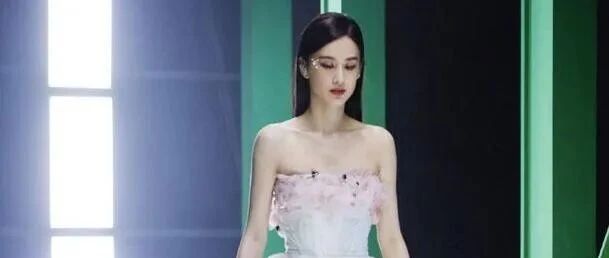 隐忍15年当上少奶奶，零花钱2亿，黄圣依真的是靠杨子？