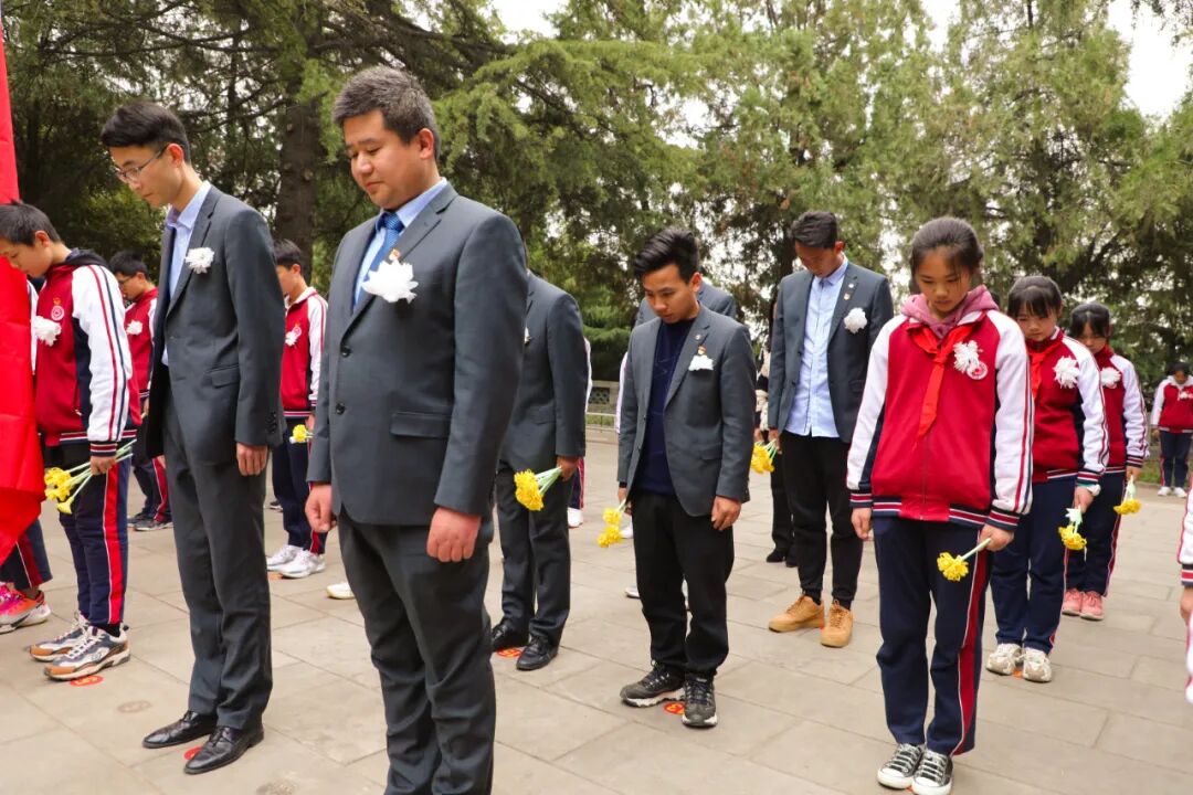 夫子学校清明缅怀革命先烈