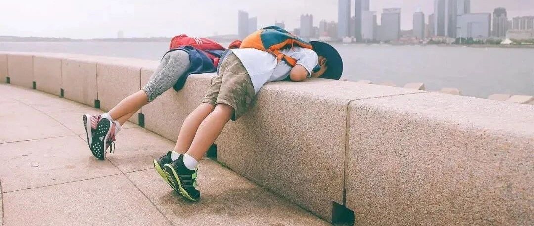 小学生作文《怀孕》火了：愿你出走半生，归来仍如少年