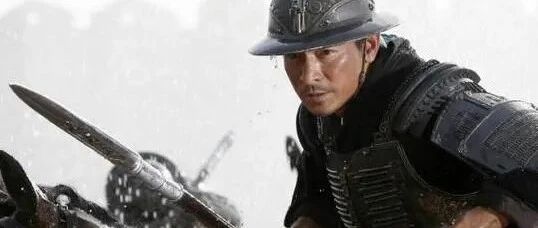 战神的气质，他拿捏得死死的。