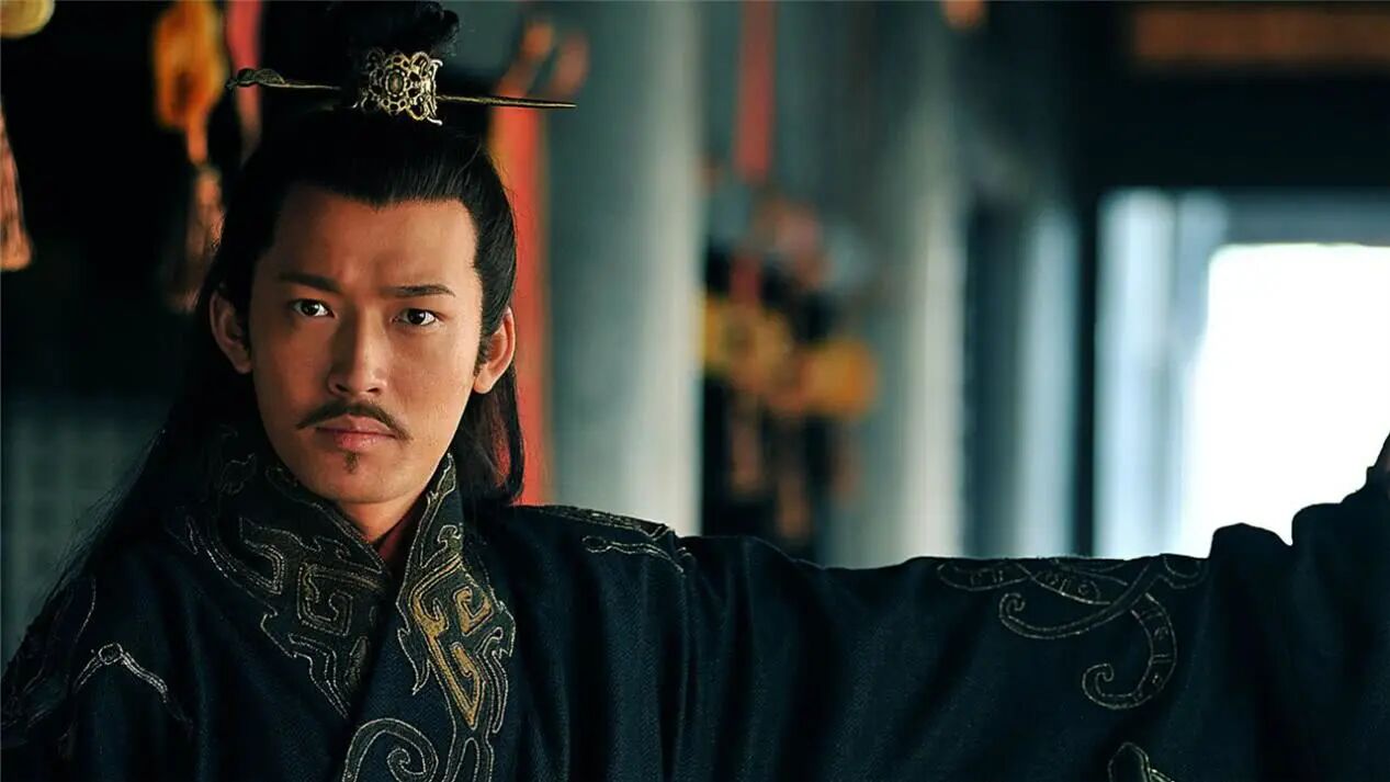 他一生善于用人，最终败在接班人上。