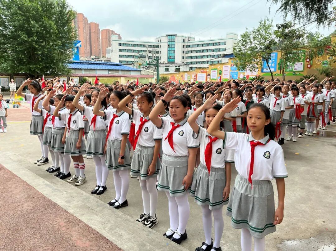 原名为北衙小学,建于1936年,1999年更名为贵阳市乌当区新天二小