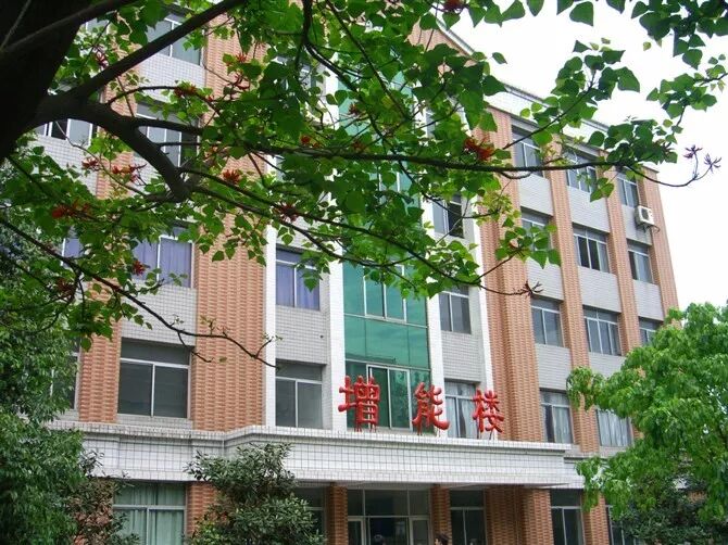 自贡一中校友们转发这条微信祝母校100岁生日快乐