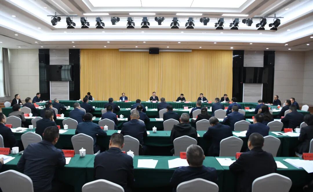 市长黄伟出席会议并讲话,市委副书记黄俊,市领导刘承东,李飞,曾征出席