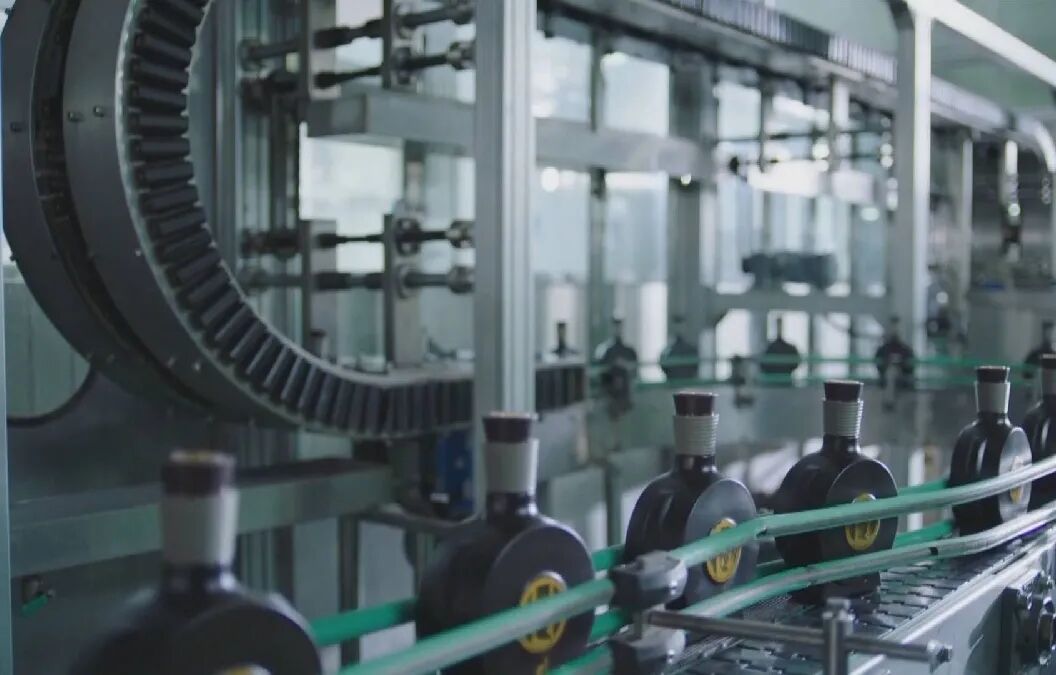 ���壺��ɫ���������ɫ��չ�»���