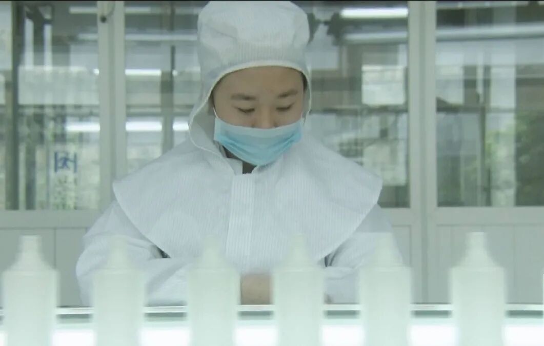 ���壺��ɫ���������ɫ��չ�»���