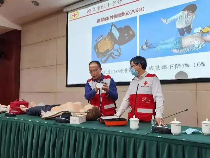 ������7���ط���װ�˾�������AED��