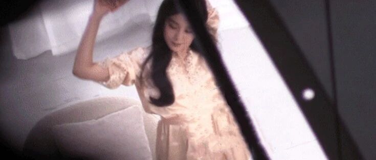 范冰冰穿廉价睡裙拍片，年近40肚腩横生，已经有了中年妇女感！