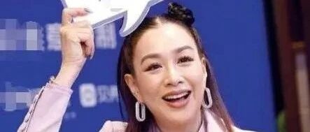 钟丽缇尽想着怎么装少女，但脸下垂皮肤这么松弛，哪有少女这样？