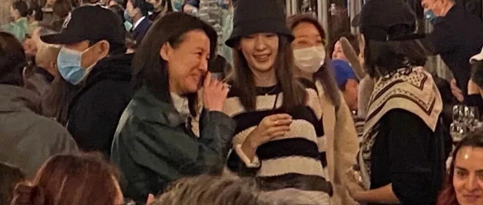 在乌镇拍到刘琳，容颜衰老真实不刻意掩饰，这才是真实的47岁！