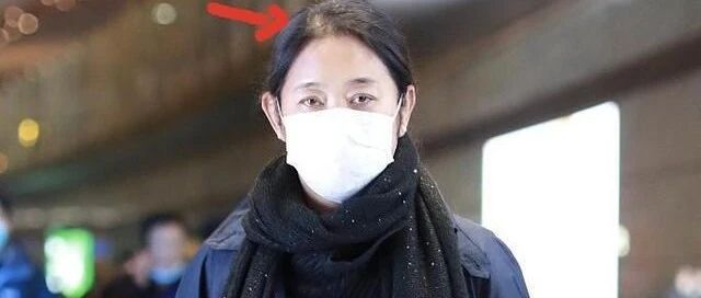 倪萍比很多人都真实，素面朝天现身机场，当个普通老人！