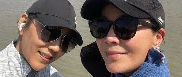 刘嘉玲奔六的年龄了，穿健美裤跑步，这腿比年轻人还细长！