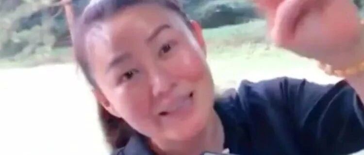 最美潘金莲晒近照，素颜粗糙有了老态，47岁活成了普通老人！