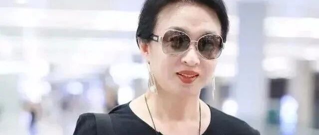 金星根本就不靠颜值，脸上凹凸不平反而真实，从不装模作样！