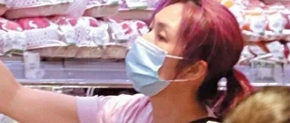 杨千嬅素颜现身超市，身型走样肥胖臃肿，当个普通妇女！