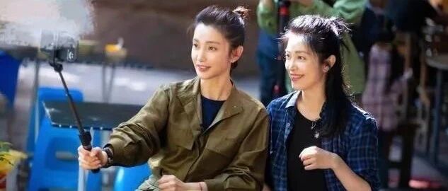 李冰冰李雪录节目，打扮年轻长得又漂亮，即使素颜奔五也不见老！