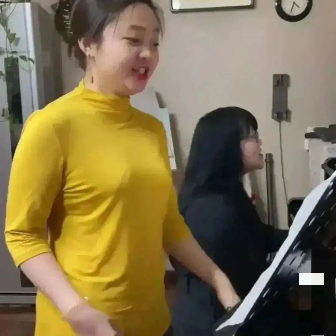 林妙可又胖又不高，才23岁就成了大婶模样，但不整容这难能可贵！
