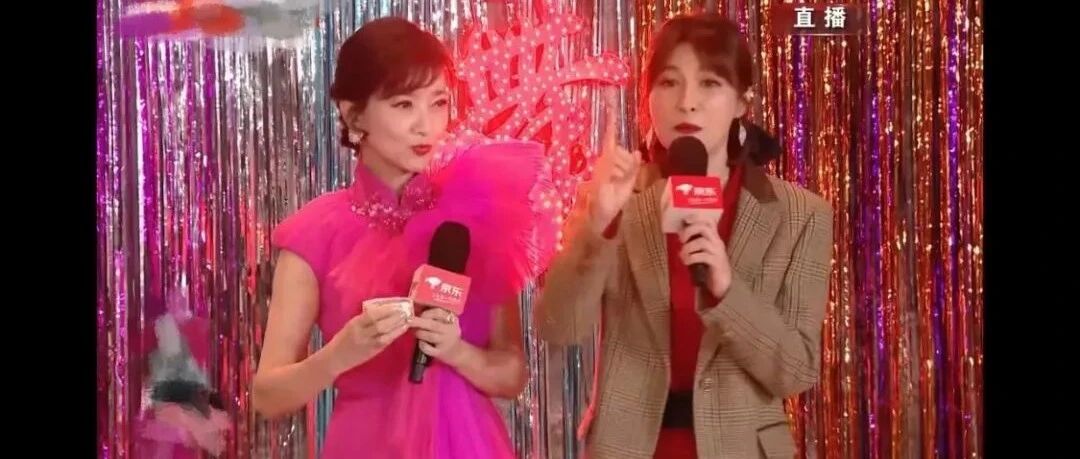 没美颜修图的赵雅芝，腹部凹陷手臂肉自然下垂，这才是真的66岁！