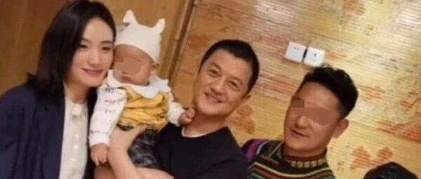 李亚鹏带新女友回家过年，小19岁果然清纯，但气质没王菲一半好！