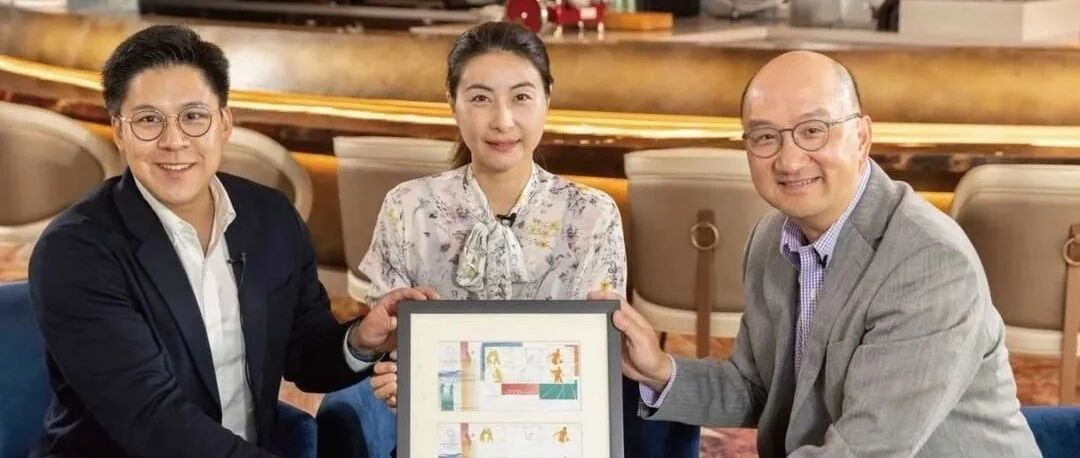 郭晶晶穿雪纺衫配黑裤，梨形身材真不适合，40岁状态有了中年感！