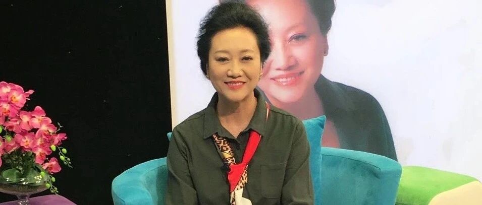 老戏骨王丽云一直很优雅，有皱纹也不修图，老了依然漂亮！