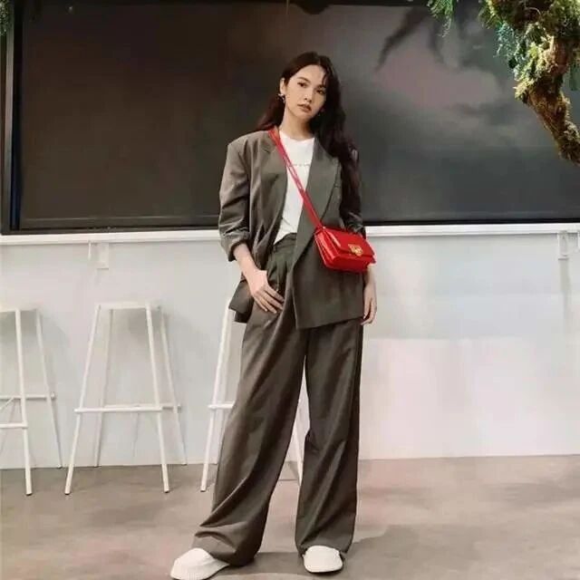 160cm以下的小个子女生，建议别穿这3种裤子了，拖沓不说还显矮