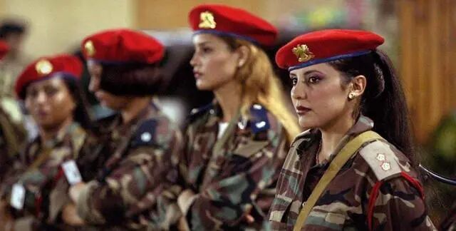 卡扎菲女保镖们_卡扎菲和女保镖_卡扎菲的女保镖们