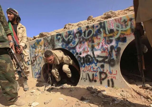 卡扎菲的女保镖们_卡扎菲女保镖们_卡扎菲和女保镖