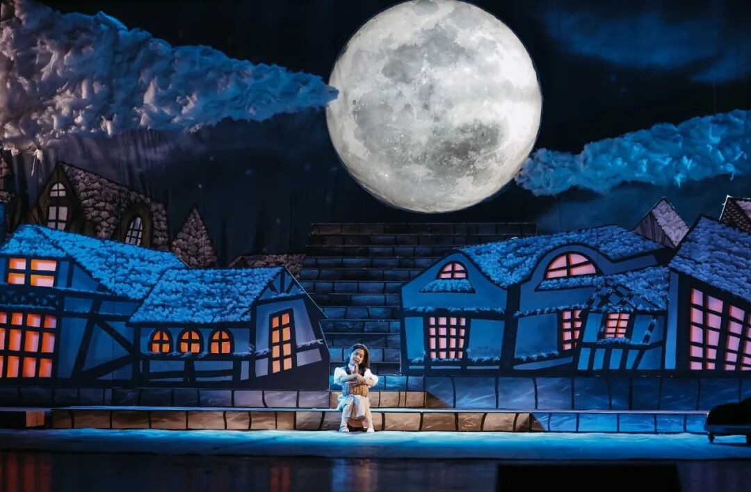 一样的童话不一样的演绎记我校学子领衔主演百老汇音乐剧卖火柴的小
