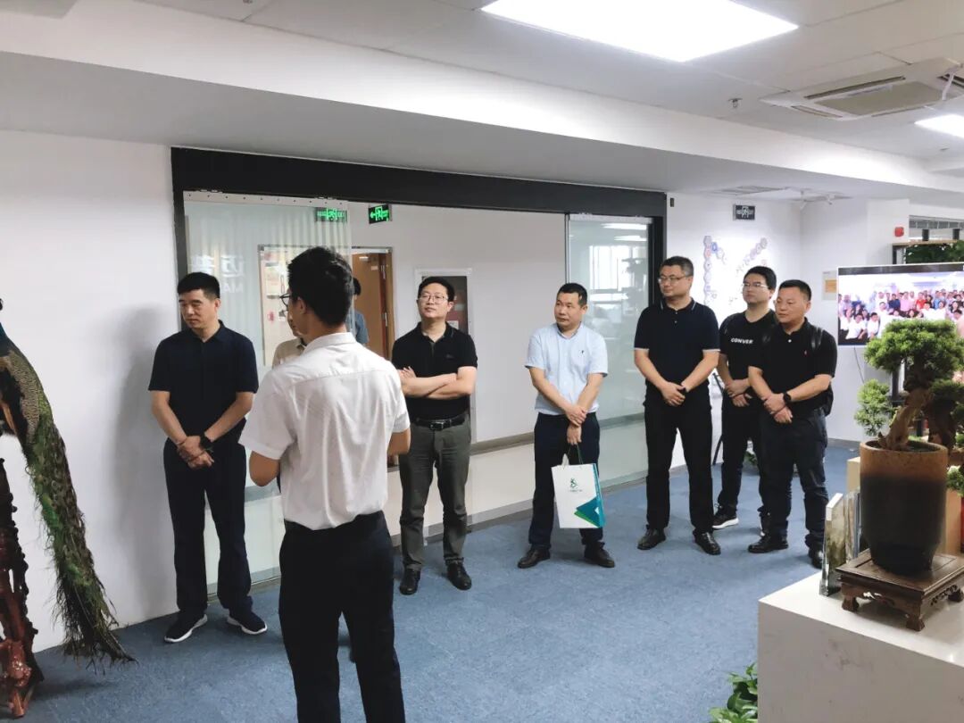 慈溪市人社局领导一行莅临迈普集团参观考察(图1)