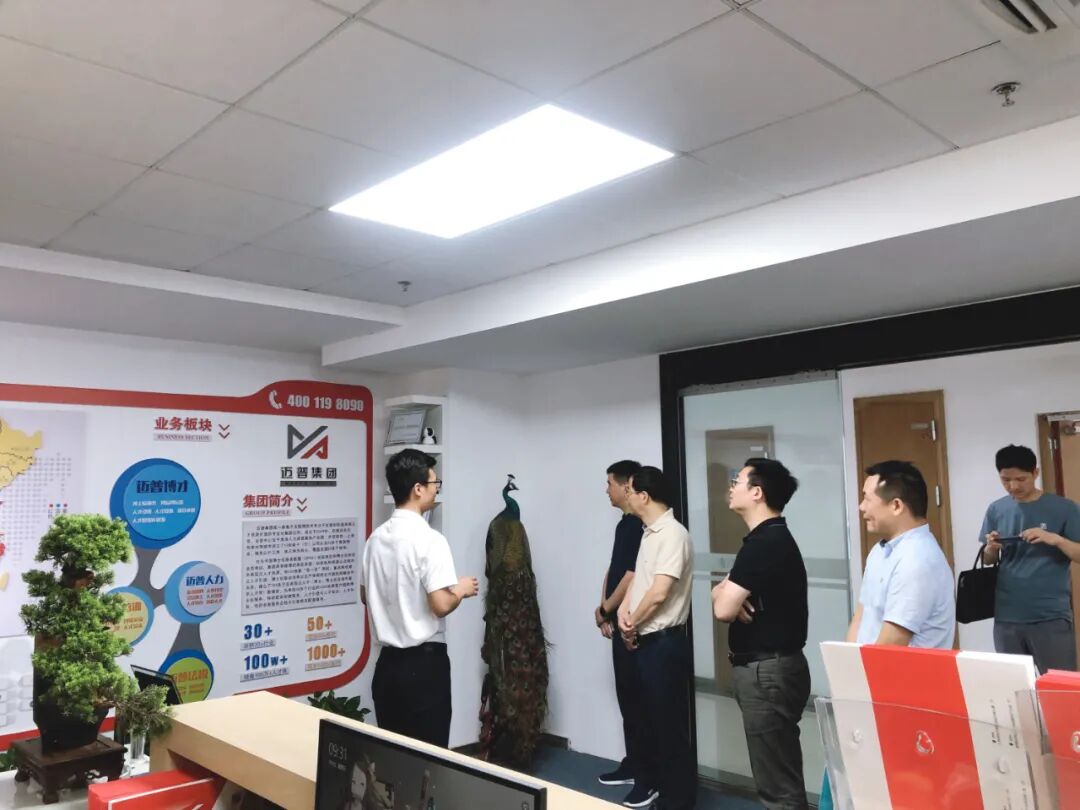 慈溪市人社局领导一行莅临迈普集团参观考察(图2)