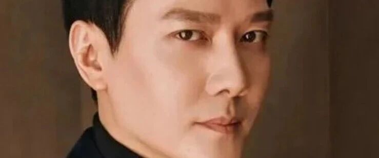 近50岁冯绍峰离婚后逆袭!状态回春越活越年轻,完全不见颓废样