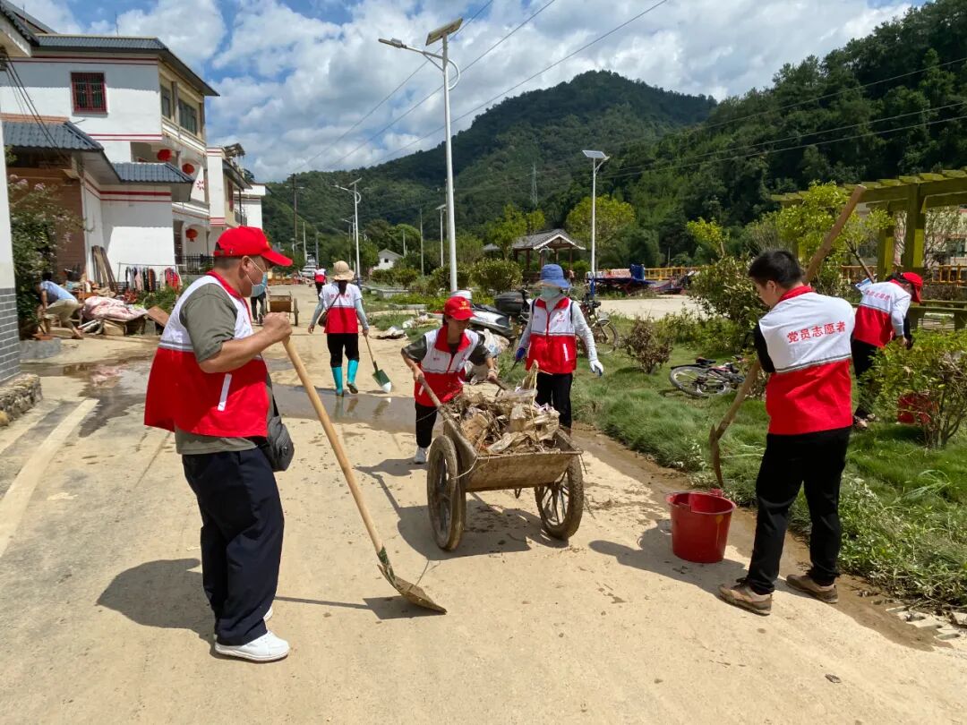 深渡水瑶族乡关键时刻展本色实际行动显担当