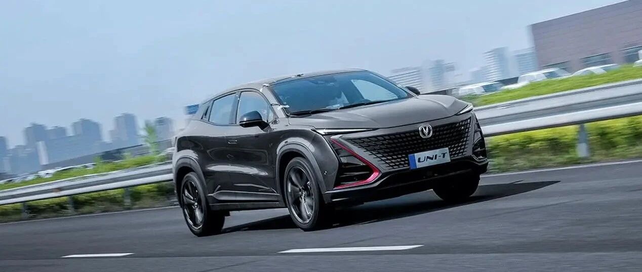 冬季驾驶才知道，UNI-T和C-HR究竟谁才是同级驾控王？