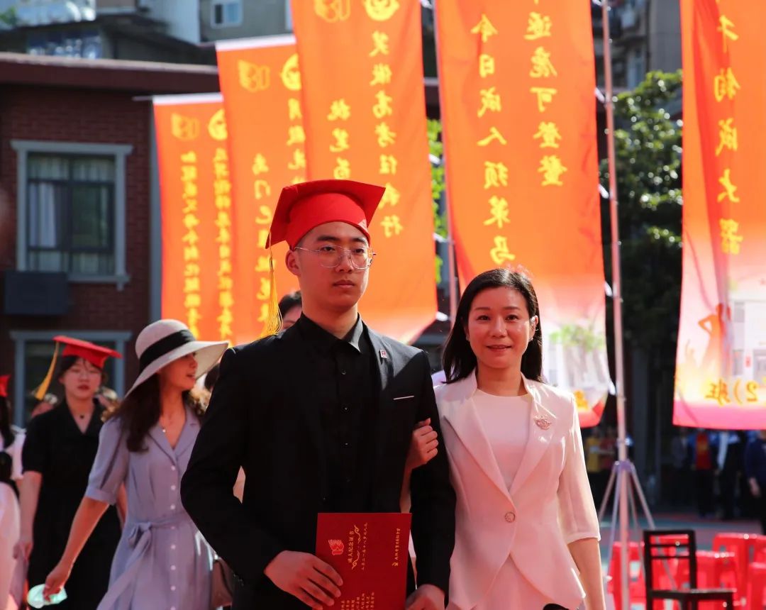 看！湖北这些高中的“成人礼”现场美翻了！