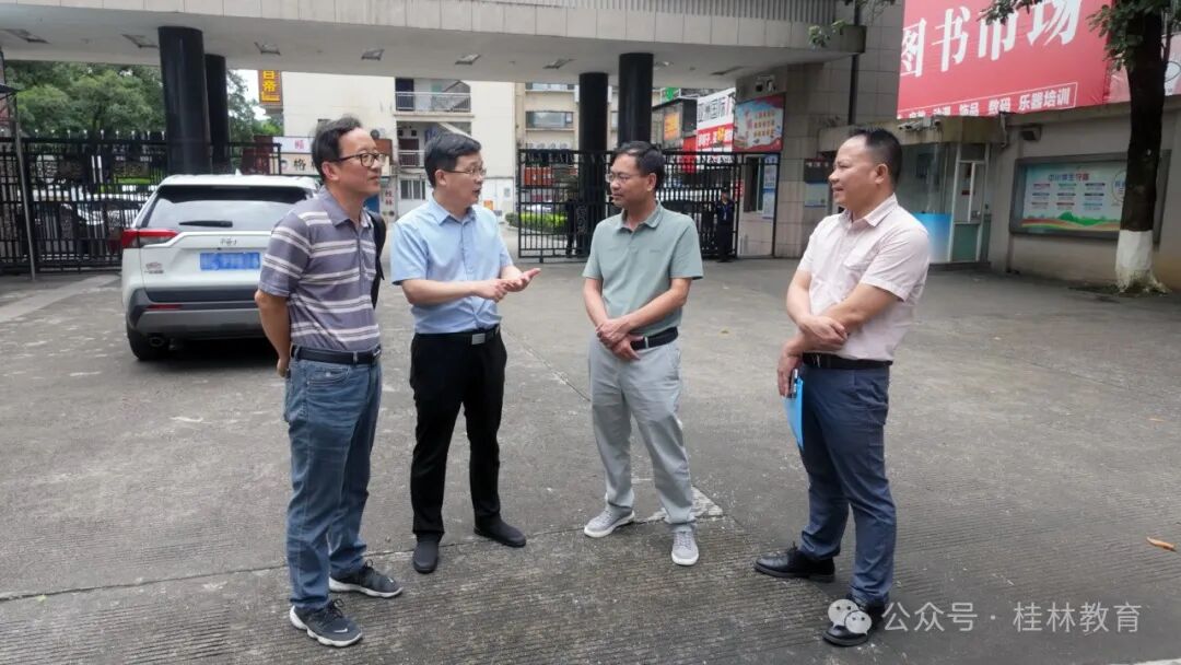 在桂林市逸仙中学,唐标明详细了解了考生备考,考场布置,考务组织,考场