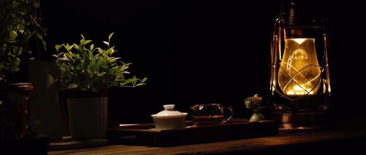 女老师半夜“发错”消息到家长群，还没等撤回，家长直言：下岗吧！