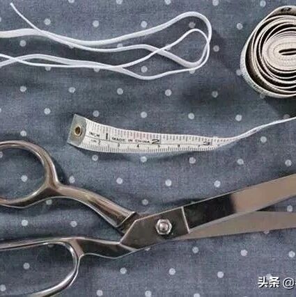 【旧物改造】不穿的旧衣服扔掉太可惜了，简单几步改造，好看又时尚