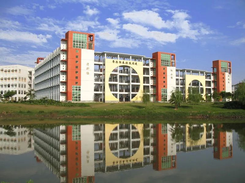 清远市职业技术学校图片
