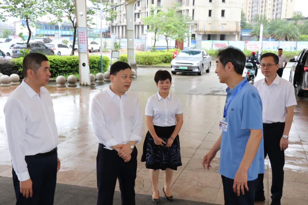 自治区卫生健康委党组成员,副主任黎君君一行莅临我院开展地中海贫血