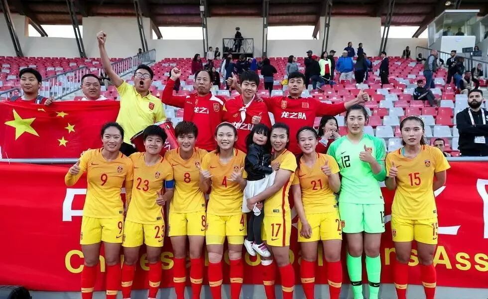 最终,凭借李影的两球和马君的世界波,中国女足3比0大胜菲律宾,取得
