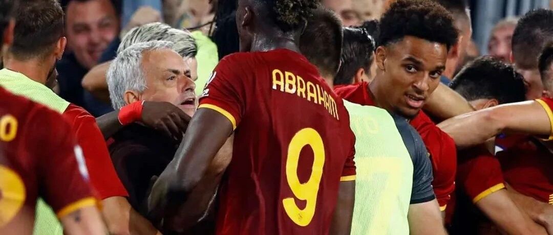 话题 | 千场里程碑绝杀制胜！58岁的穆帅，12岁的狂奔！