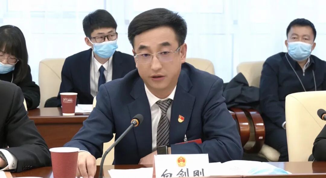 伊金霍洛旗代表团认真讨论审议政府人大法检两院工作报告