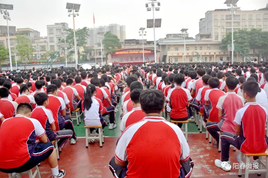 首页>资讯中心>专题专栏>公共安全宣传专栏>新学年开学,阳春五中坚持