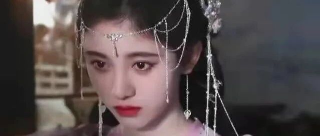 鞠婧祎是陷在美貌里出不来了吗